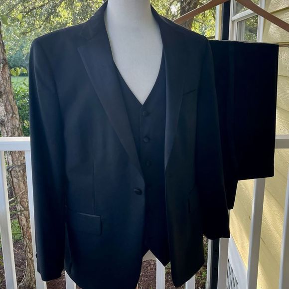 Joseph A. Bank Suits & Blazers Joseph A Bank 95 Three Piece Tuxedo